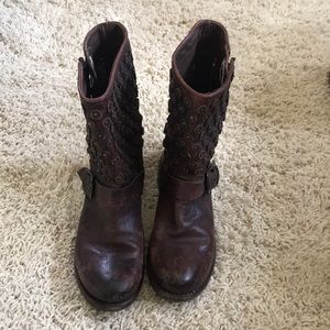 FRYE DISTRESSED COMBAT BOOTS